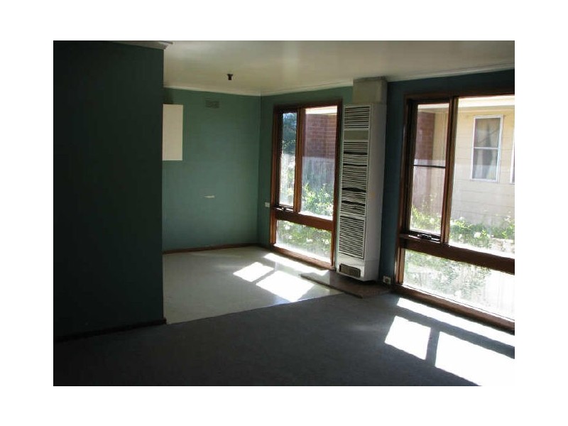 15 Poulton Street, Ashmont NSW 2650