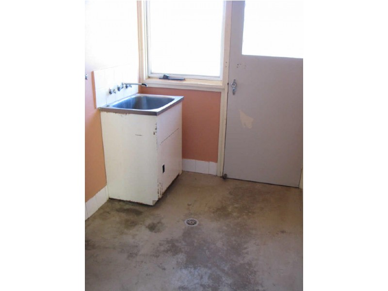 15 Poulton Street, Ashmont NSW 2650
