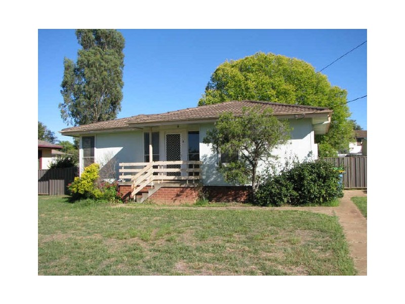 18 Baird Avenue, Kooringal NSW 2650