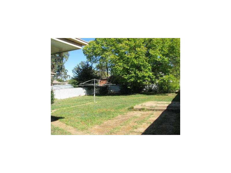 18 Baird Avenue, Kooringal NSW 2650