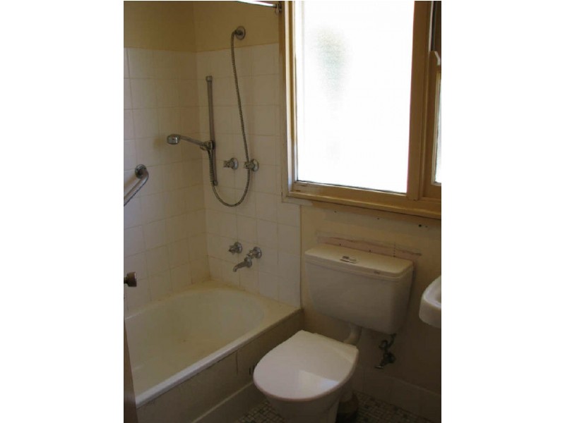 18 Baird Avenue, Kooringal NSW 2650