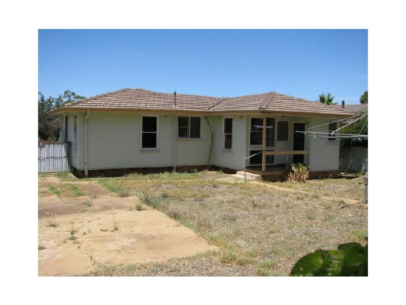 18 Baird Avenue, Kooringal NSW 2650