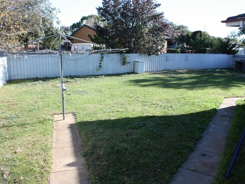 3 Rogers Place, Tolland NSW 2650