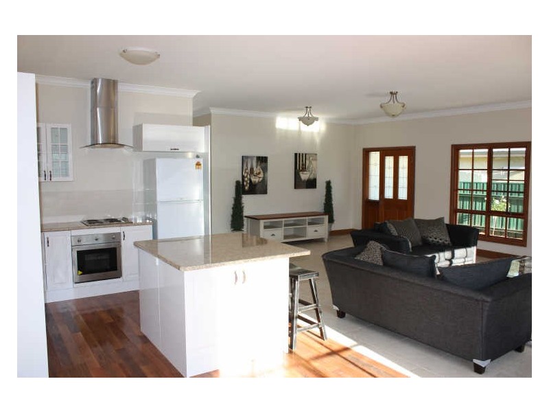 2/17 Craft Street, Lake Albert NSW 2650