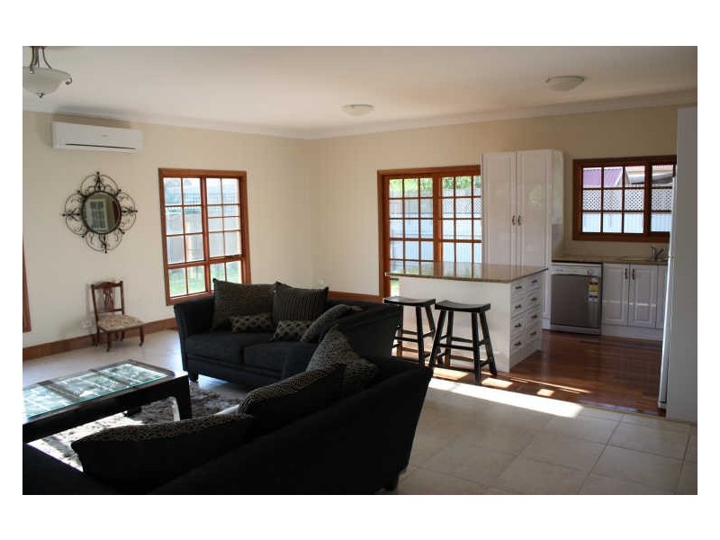 2/17 Craft Street, Lake Albert NSW 2650