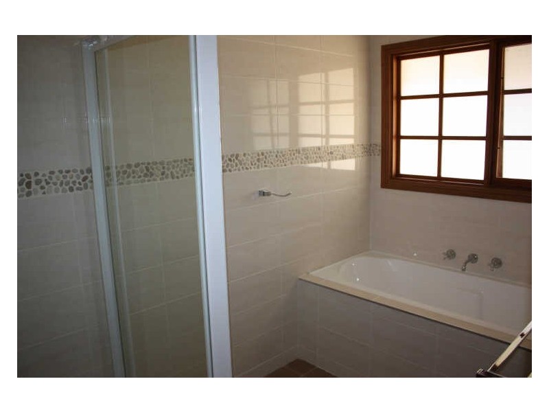 2/17 Craft Street, Lake Albert NSW 2650