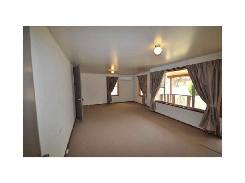 42 Adams Street, Ashmont NSW 2650