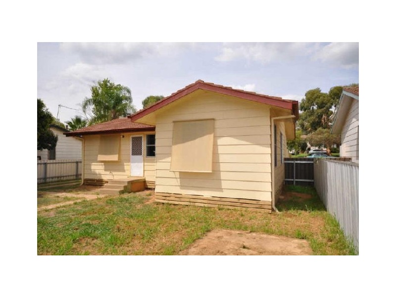 42 Adams Street, Ashmont NSW 2650