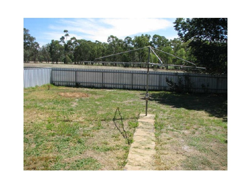 42 Adams Street, Ashmont NSW 2650