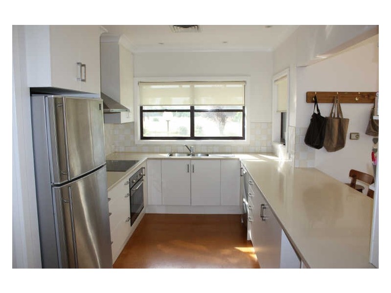 52 Mitchell Road, Lake Albert NSW 2650