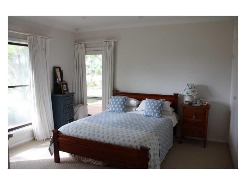 52 Mitchell Road, Lake Albert NSW 2650