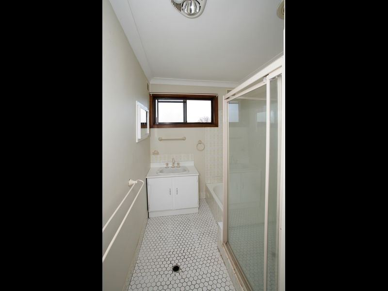 2/7 Nordlingen Drive, Tolland NSW 2650