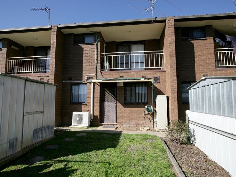 2/7 Nordlingen Drive, Tolland NSW 2650