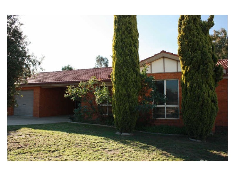 7 Cooba Place, Estella NSW 2650