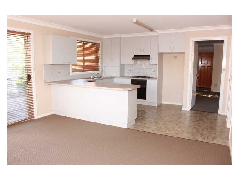 7 Cooba Place, Estella NSW 2650