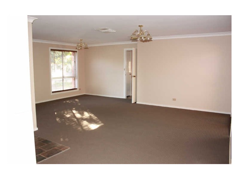 7 Cooba Place, Estella NSW 2650