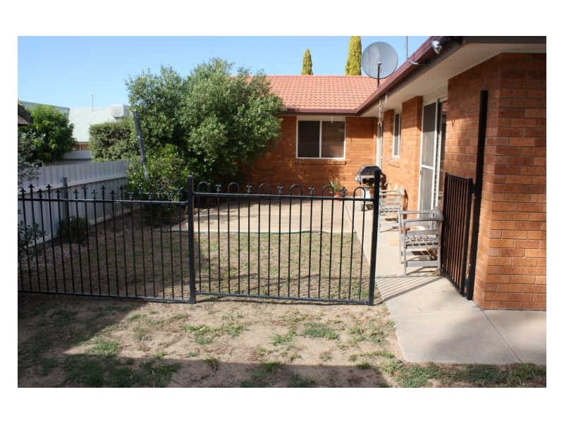 7 Cooba Place, Estella NSW 2650