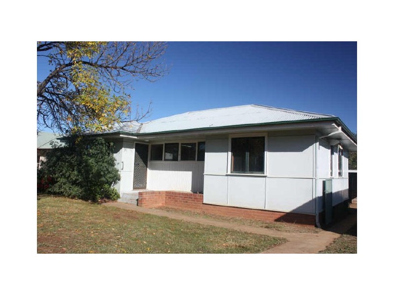 18 Hunter Street, Mount Austin NSW 2650