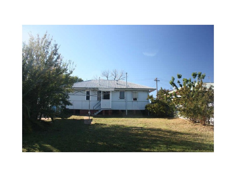 18 Hunter Street, Mount Austin NSW 2650