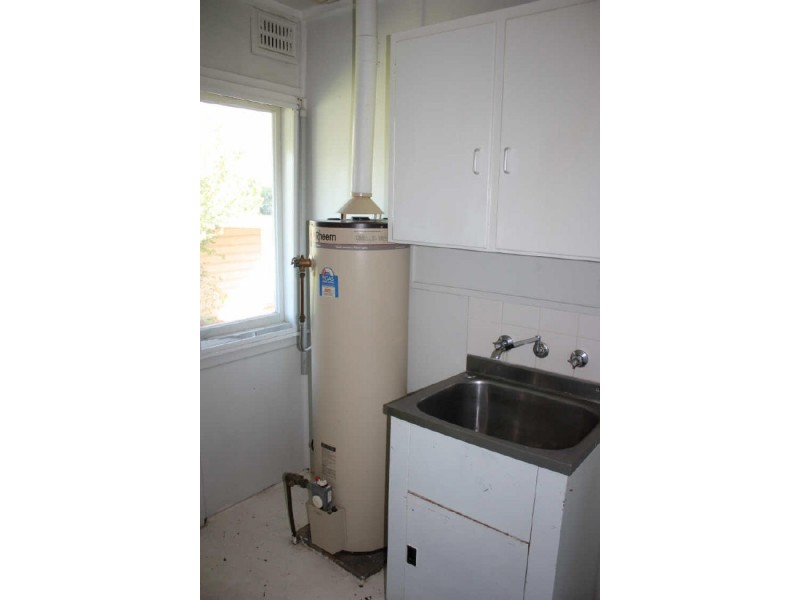 18 Hunter Street, Mount Austin NSW 2650