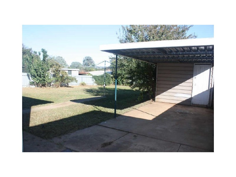 18 Hunter Street, Mount Austin NSW 2650