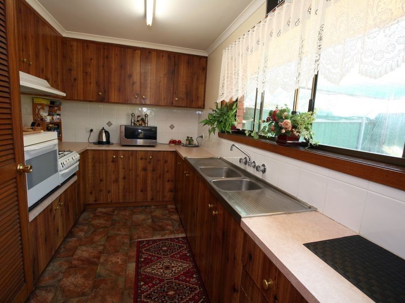 174 Fernleigh Road, Mount Austin NSW 2650