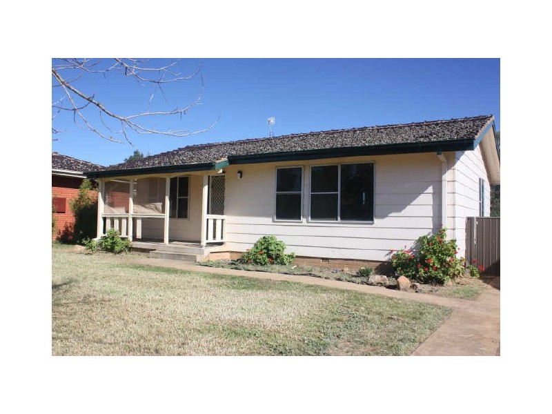 6 Adams Street, Ashmont NSW 2650