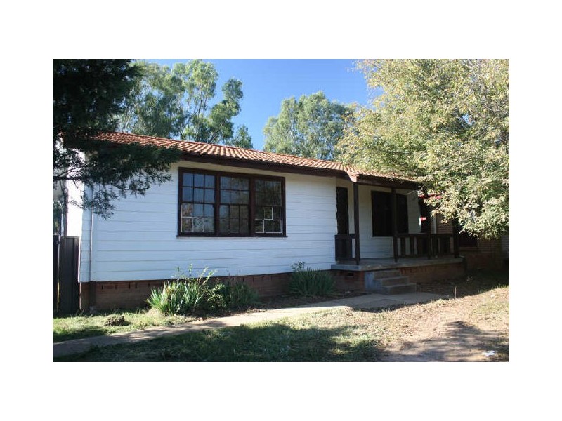 7 Warren Place, Mount Austin NSW 2650
