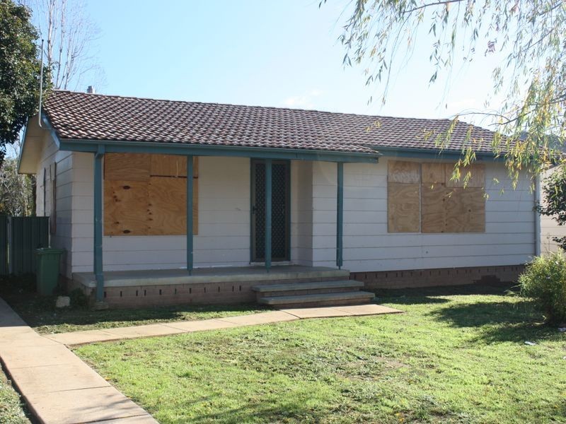 15 Toy Place, Tolland NSW 2650