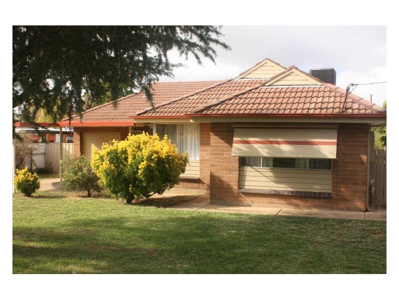 18 Walana Crescent, Kooringal NSW 2650