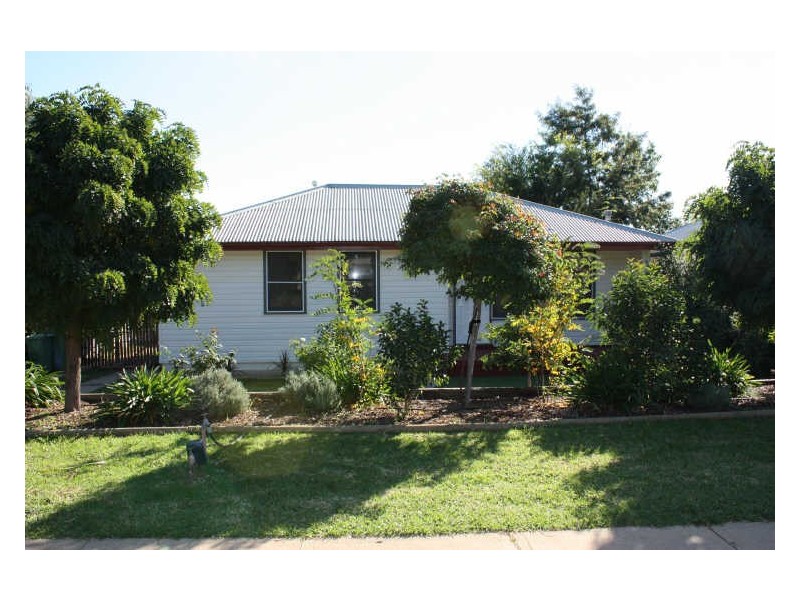 6 Victoria Street, Mount Austin NSW 2650