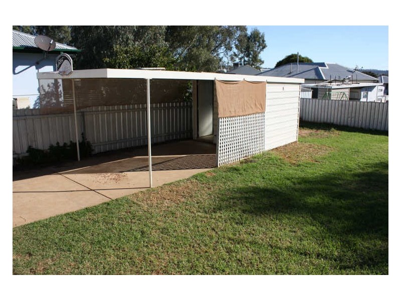 6 Victoria Street, Mount Austin NSW 2650