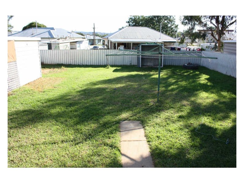 6 Victoria Street, Mount Austin NSW 2650