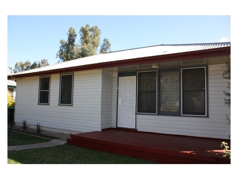6 Victoria Street, Mount Austin NSW 2650