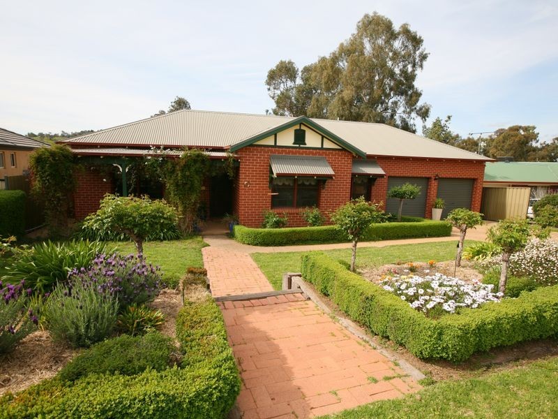 1 Stockton Place, Estella NSW 2650