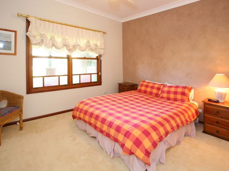 1 Stockton Place, Estella NSW 2650