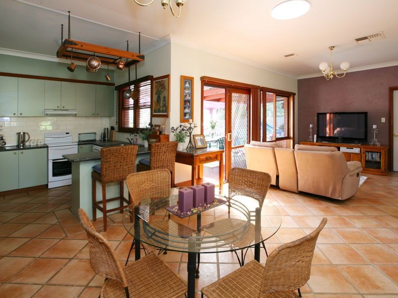 1 Stockton Place, Estella NSW 2650