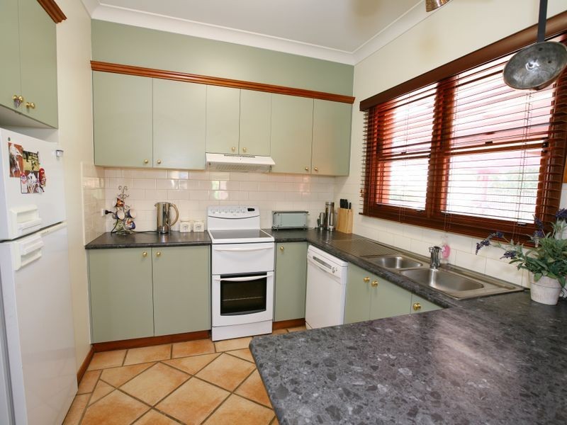 1 Stockton Place, Estella NSW 2650