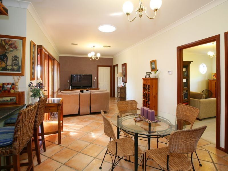 1 Stockton Place, Estella NSW 2650