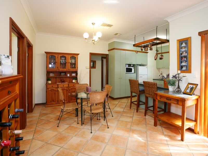 1 Stockton Place, Estella NSW 2650