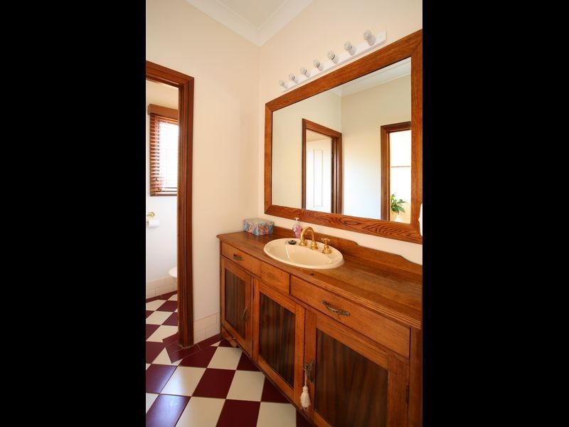 1 Stockton Place, Estella NSW 2650