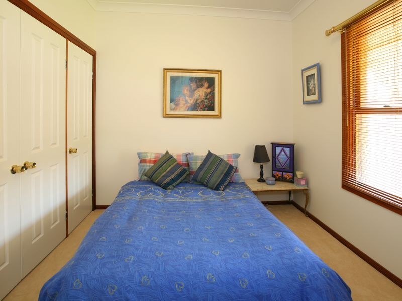 1 Stockton Place, Estella NSW 2650