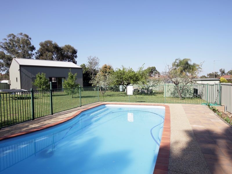4 Atkins Place, Estella NSW 2650