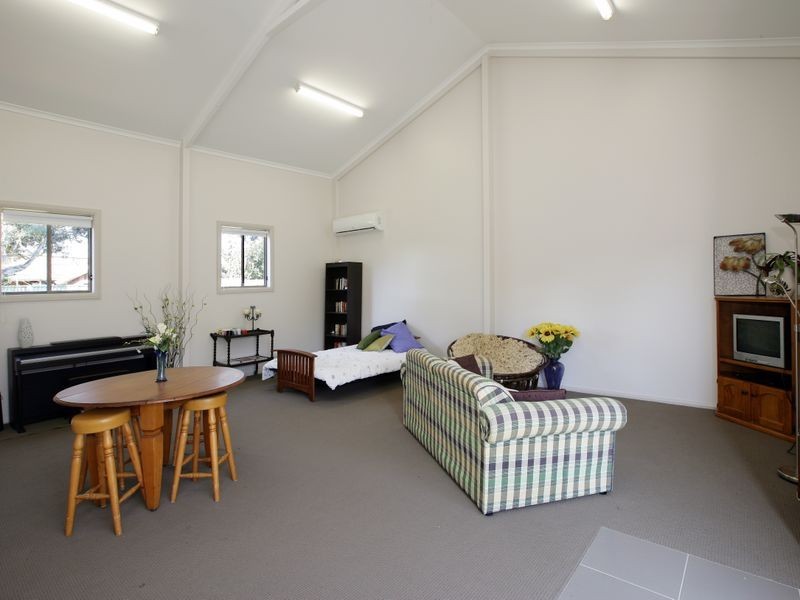 4 Atkins Place, Estella NSW 2650