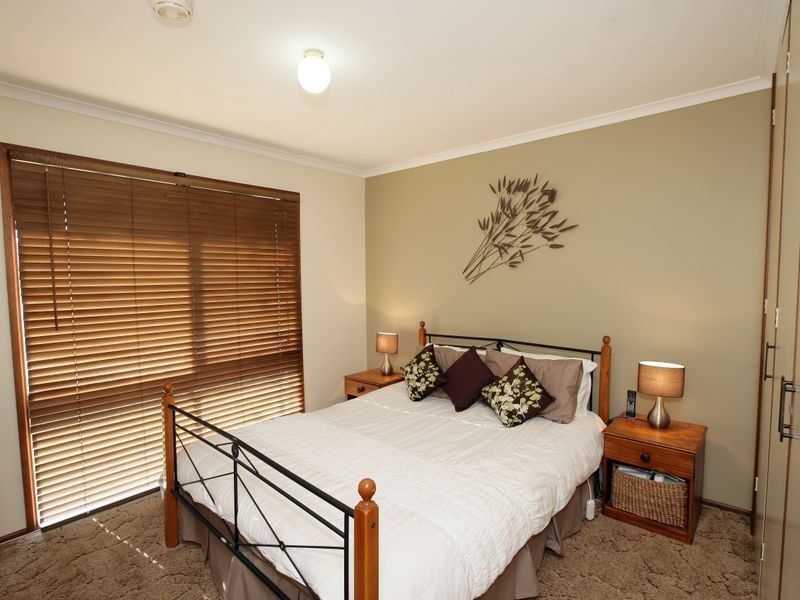 4 Atkins Place, Estella NSW 2650