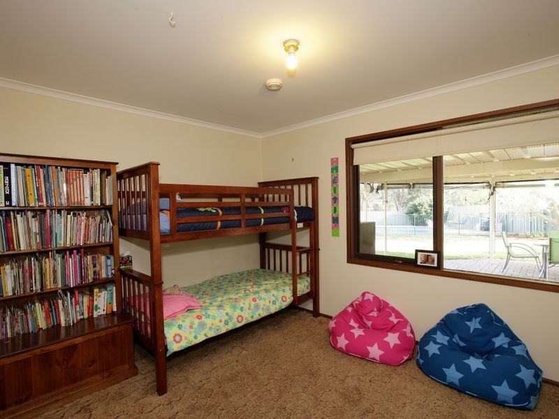 4 Atkins Place, Estella NSW 2650