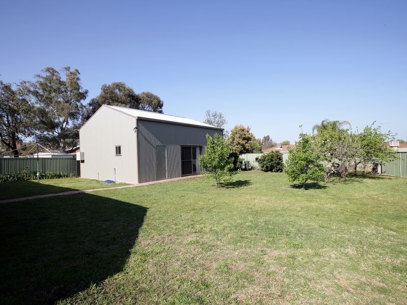 4 Atkins Place, Estella NSW 2650