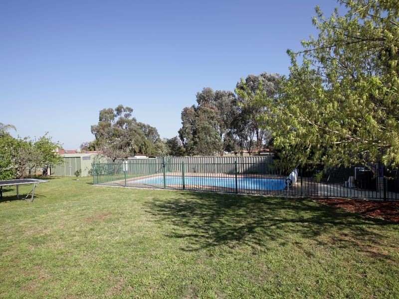 4 Atkins Place, Estella NSW 2650