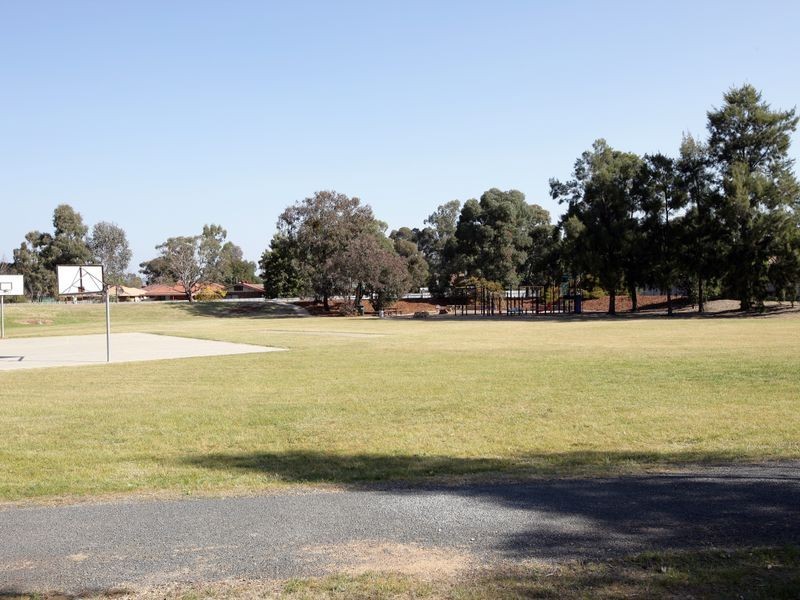 4 Atkins Place, Estella NSW 2650