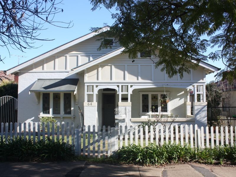 64 Macleay Street, Turvey Park NSW 2650